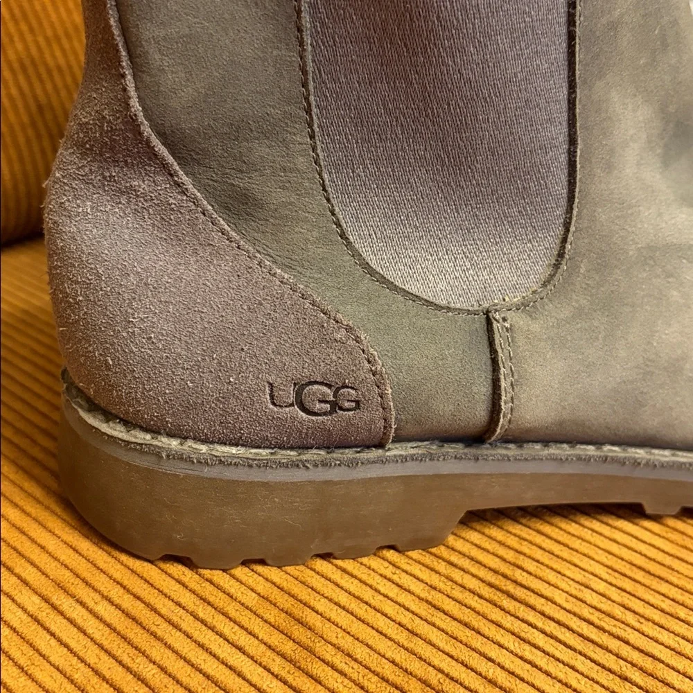 Ugg Bolden Gray Leather/Suede Chelsea Boots Size 6 - Picture 2 of 9